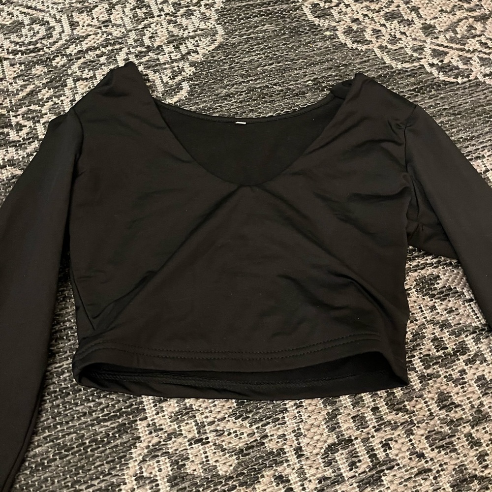 long sleeve v neck crop top